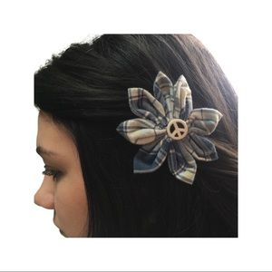 blue plaid peace flower clip